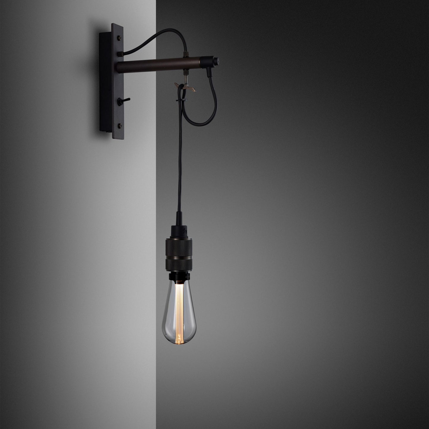 HOOKED WALL NUDE SMOKED BRONZE