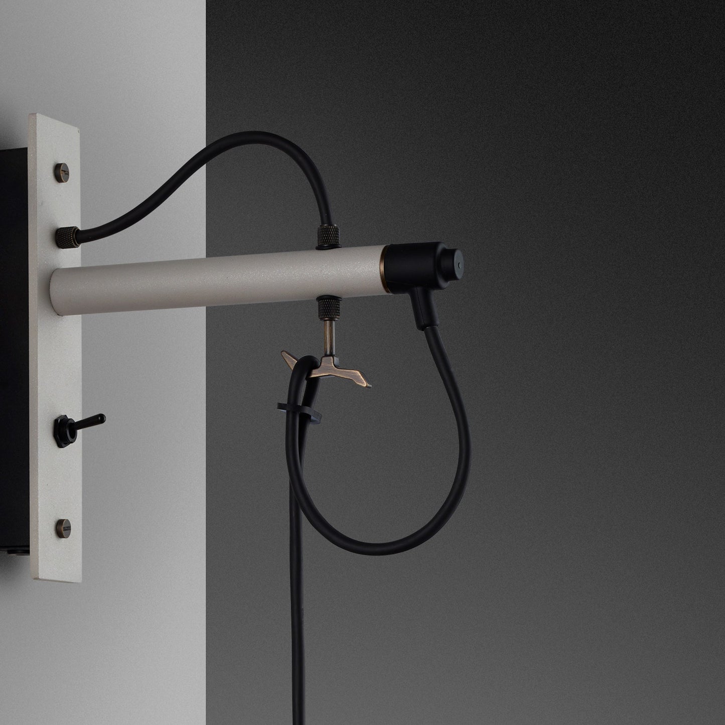 HOOKED WALL NUDE SMOKED BRONZE
