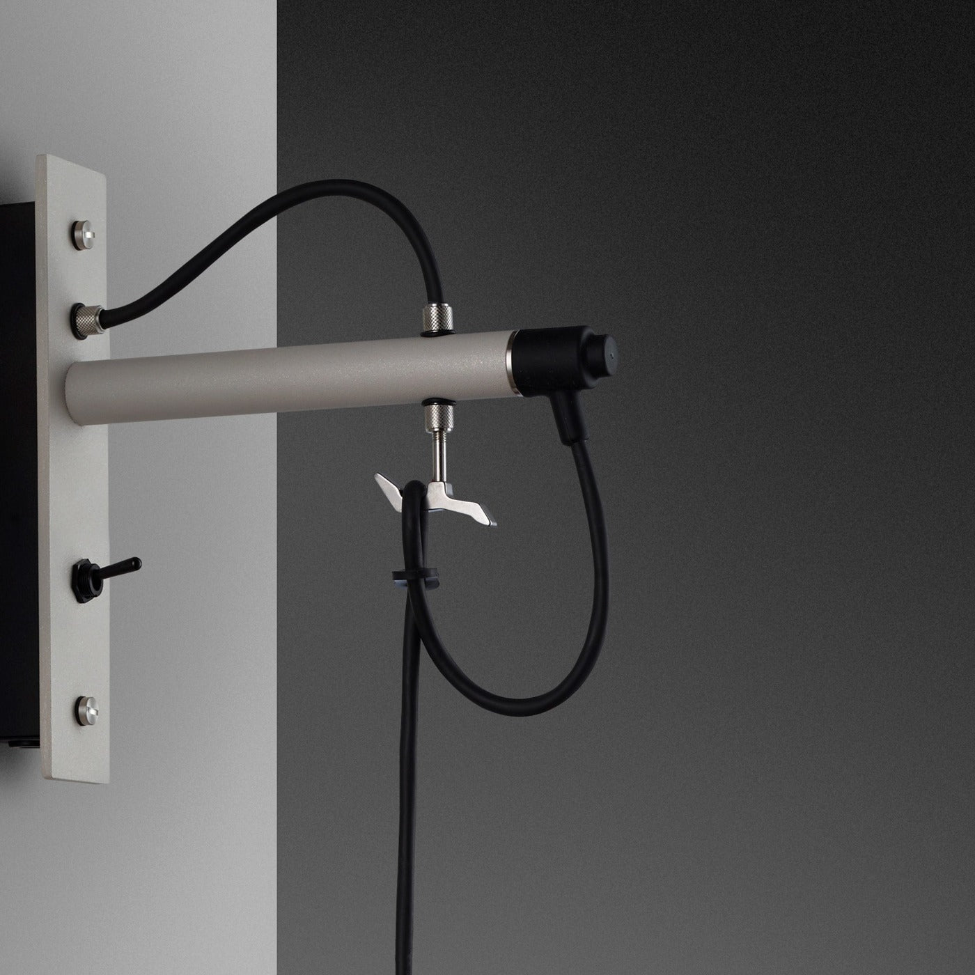 HOOKED WALL NUDE STEEL