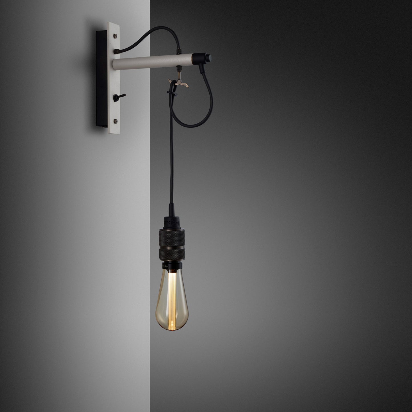 HOOKED WALL NUDE SMOKED BRONZE
