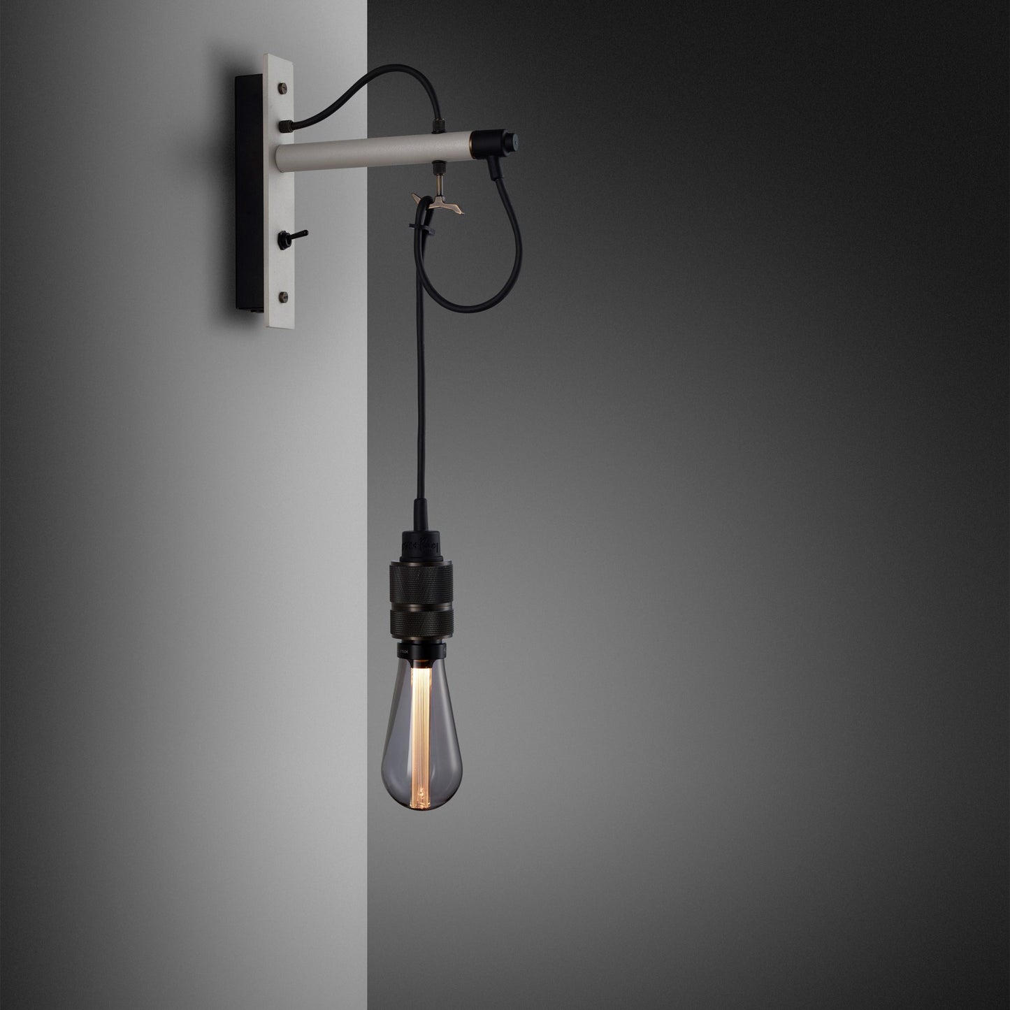 HOOKED WALL NUDE SMOKED BRONZE