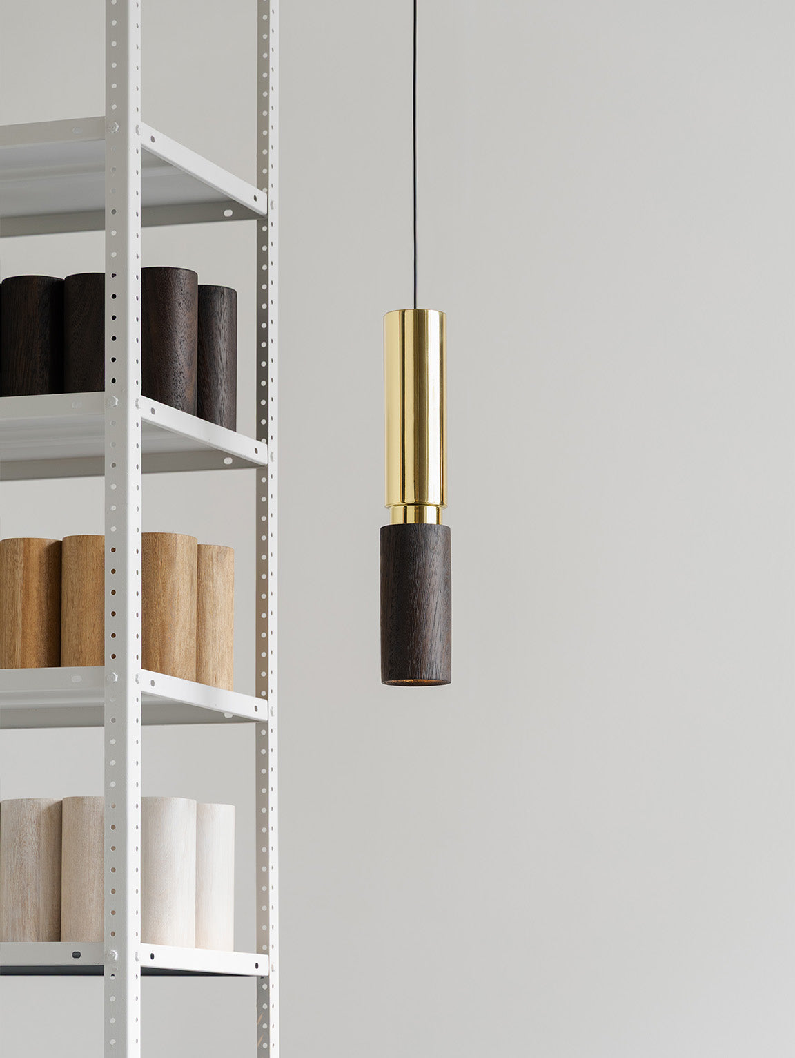 Amelia dark saman brass