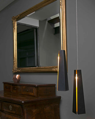 PLUMA Colgante negra y oro