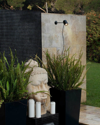 FLOW Aplique con estaca negra