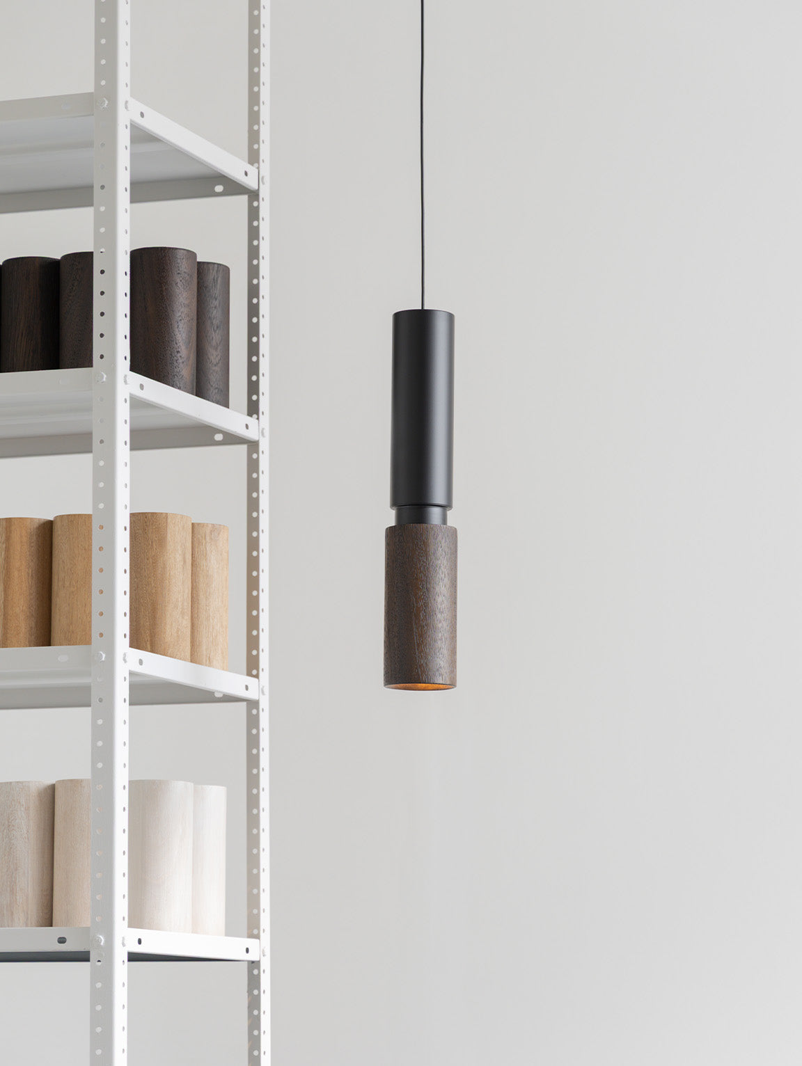 Amelia Dark Saman Black