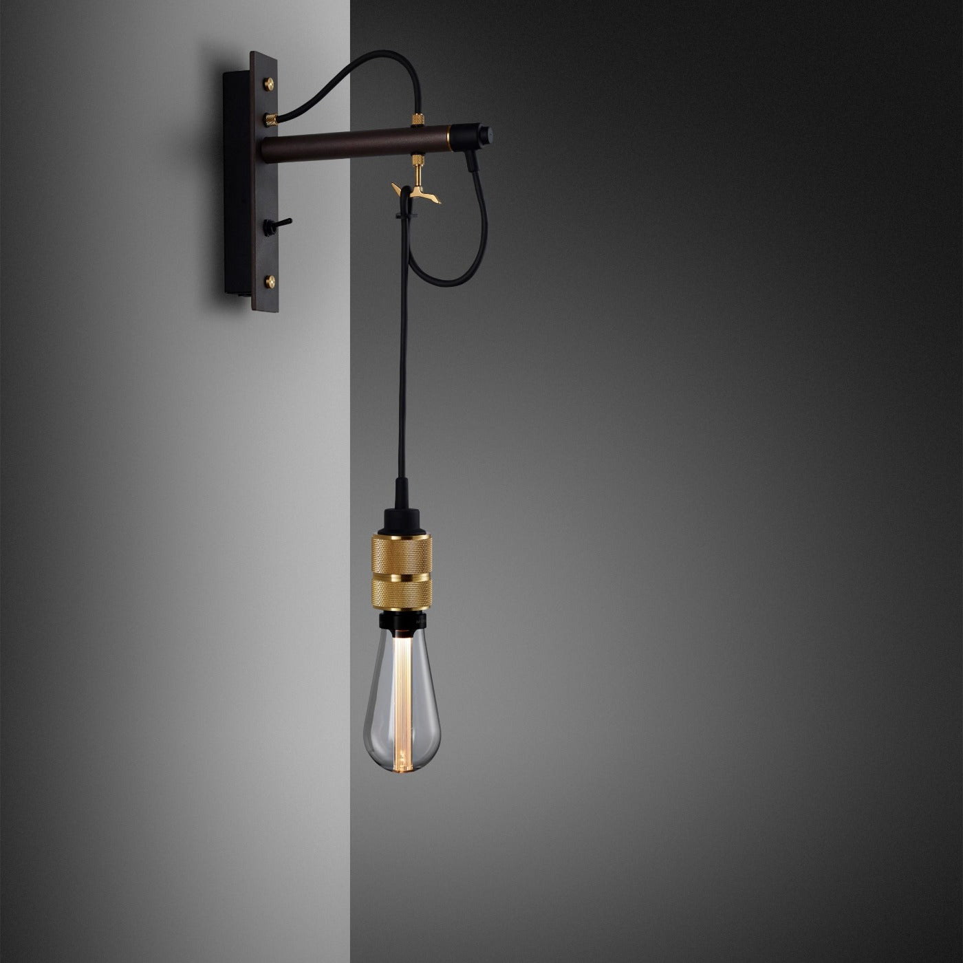HOOKED WALL NUDE BRASS