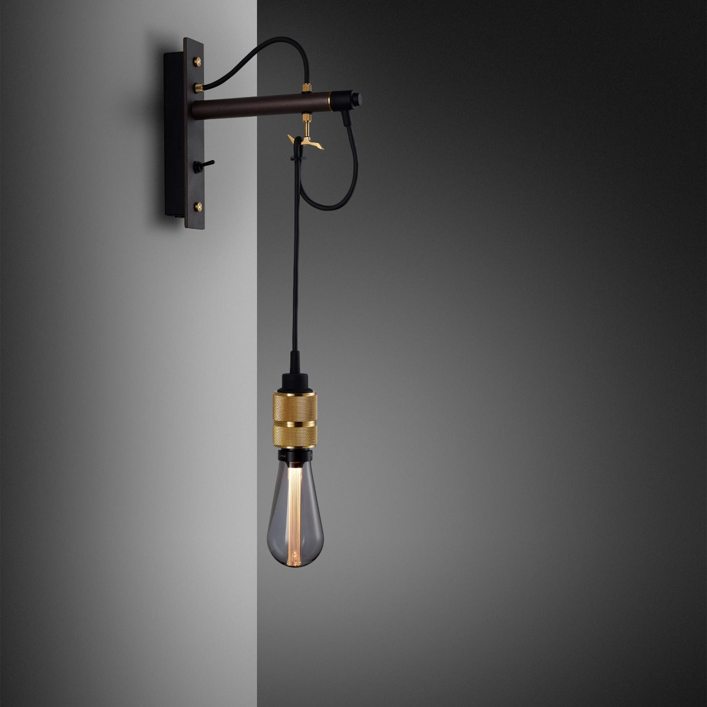 HOOKED WALL NUDE BRASS